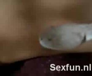 Een stukje uit een film waarin Lucy Lui flink in haar kutje wordt genomen in een slangenkuil. Sex met die geile Lucy Lui. Wie wil dat nou niet! Zonder die slangen dan natuurlijk.Lucy Lui sex 